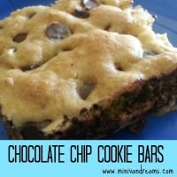 Chocolate Chip Cookie Bars via Mini Van Dreams #recipes #easyrecipes