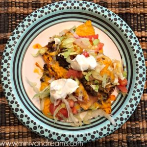 Low Carb Taco Pizza with Cauliflower Crust | Mini Van Dreams