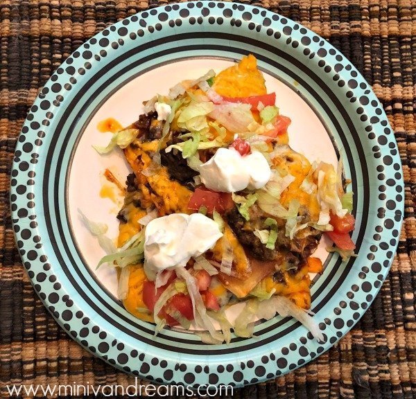 Low Carb Taco Pizza with Cauliflower Crust | Mini Van Dreams
