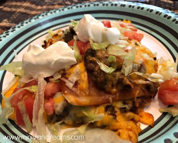 Low Carb Taco Pizza with Cauliflower Crust | Mini Van Dreams